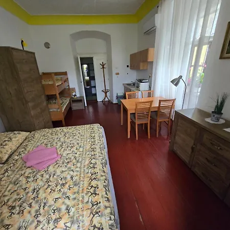 Konukevi Fara Choustnikovo Hradiste